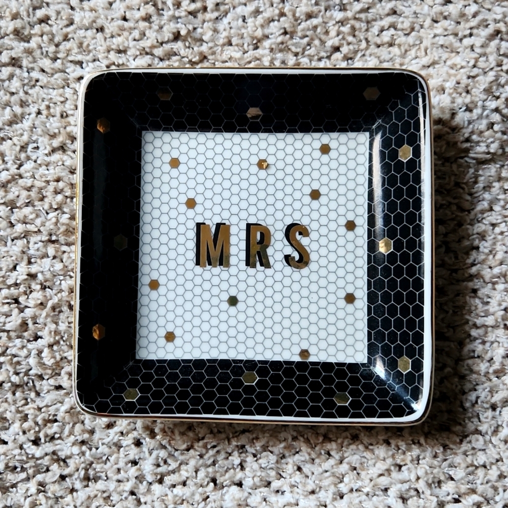 NWT Mrs. 4in Jewelry Tray